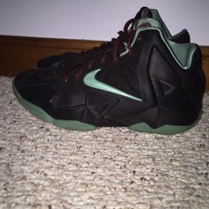 Lebron 11 jade size 5